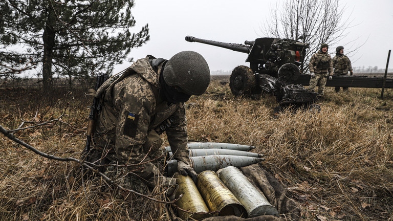 Phương Tây “báo động đỏ” về hỗ trợ đạn dược khi Ukraine quyết cố thủ ở Bakhmut